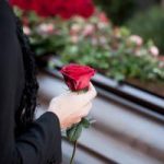 Как растолковать, к чему могут сниться похороны незнакомого человека