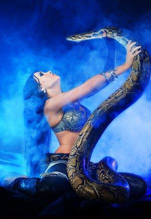 Танцевать со змеей