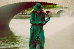 Женщина в зеленом