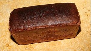 Чёрный хлеб на столе
