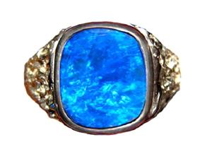 Перстень с голубым опалом