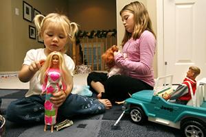 Игра с куклой Барби