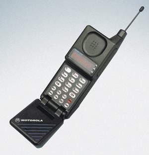 Сотовый телефон эпохи 90 – х