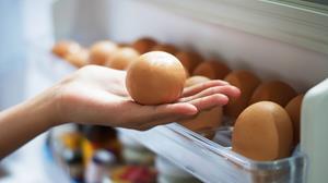 Яйца в холодильнике