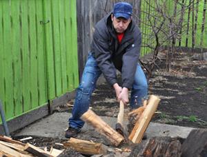 Колоть дрова